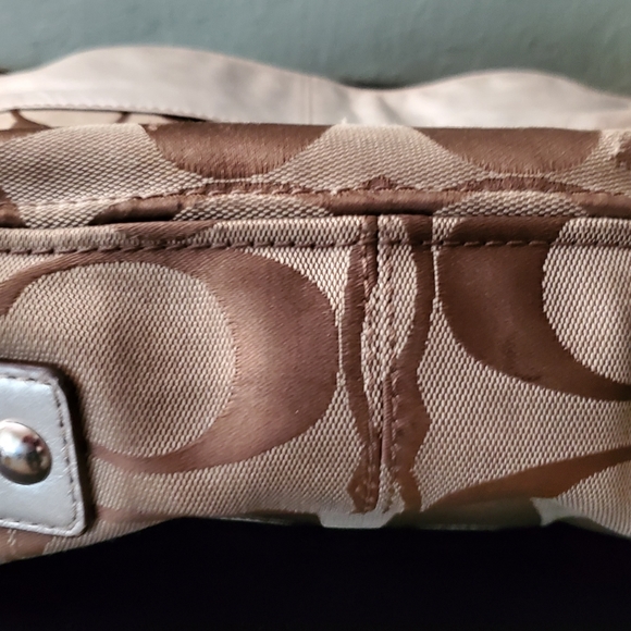 Authentic Coach Zoe Leather Handbag - Picture 4 of 11